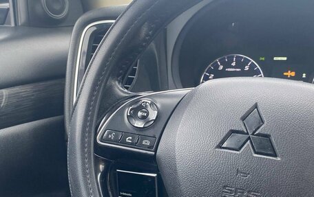 Mitsubishi Outlander III рестайлинг 3, 2015 год, 1 490 000 рублей, 26 фотография