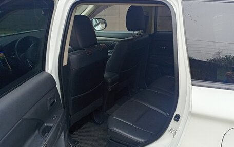 Mitsubishi Outlander III рестайлинг 3, 2015 год, 1 600 000 рублей, 3 фотография