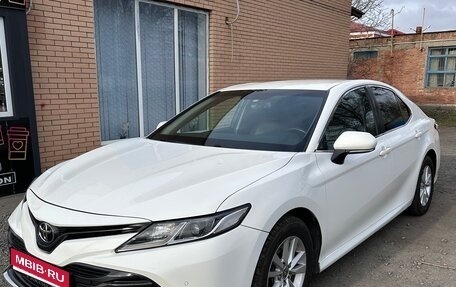 Toyota Camry, 2020 год, 1 995 000 рублей, 1 фотография