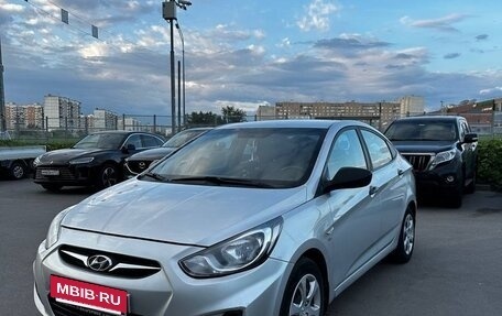 Hyundai Solaris II рестайлинг, 2013 год, 720 000 рублей, 2 фотография