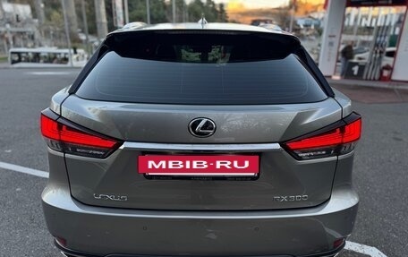 Lexus RX IV рестайлинг, 2019 год, 4 500 000 рублей, 8 фотография