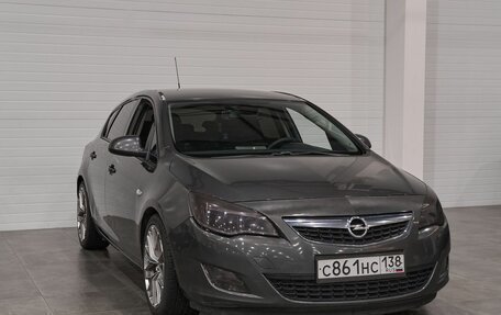 Opel Astra J, 2010 год, 650 000 рублей, 1 фотография