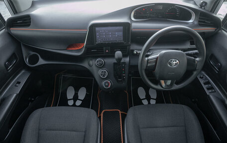Toyota Sienta II, 2019 год, 1 397 000 рублей, 16 фотография