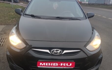 Hyundai Solaris II рестайлинг, 2013 год, 768 000 рублей, 1 фотография