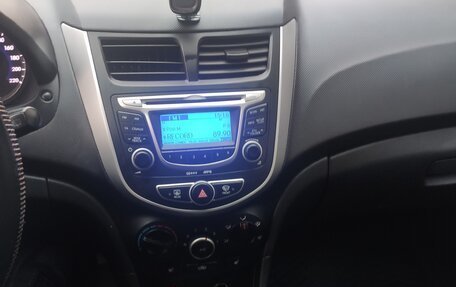 Hyundai Solaris II рестайлинг, 2013 год, 768 000 рублей, 11 фотография