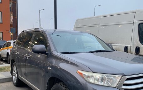 Toyota Highlander III, 2012 год, 2 000 000 рублей, 2 фотография