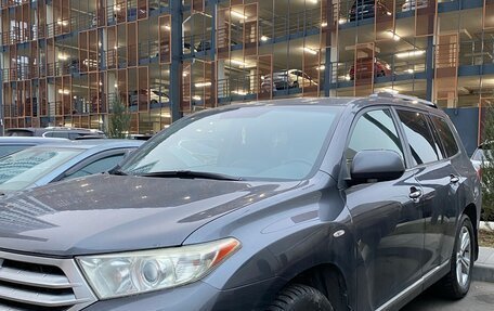 Toyota Highlander III, 2012 год, 2 000 000 рублей, 3 фотография