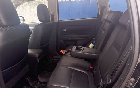 Mitsubishi Outlander III рестайлинг 3, 2013 год, 1 976 000 рублей, 6 фотография