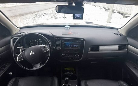 Mitsubishi Outlander III рестайлинг 3, 2013 год, 1 976 000 рублей, 5 фотография