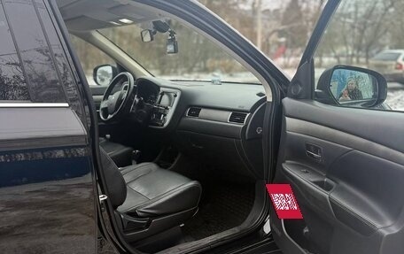 Mitsubishi Outlander III рестайлинг 3, 2013 год, 1 976 000 рублей, 4 фотография