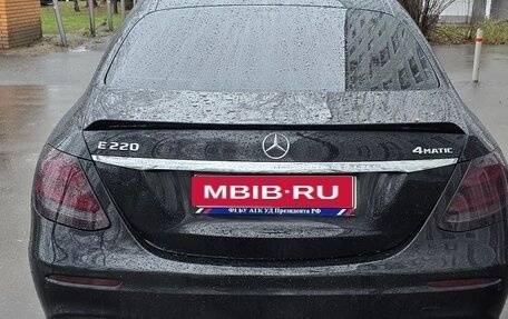 Mercedes-Benz E-Класс, 2019 год, 1 900 000 рублей, 1 фотография