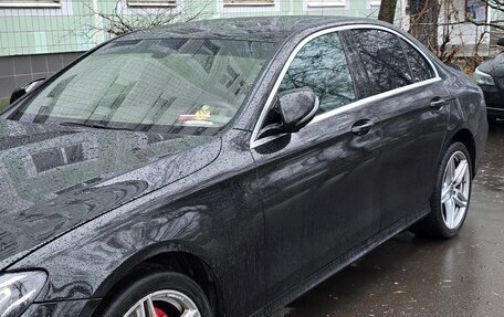 Mercedes-Benz E-Класс, 2019 год, 1 900 000 рублей, 2 фотография