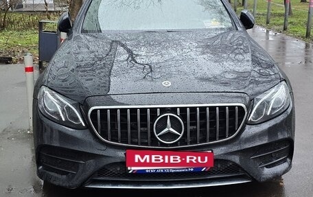 Mercedes-Benz E-Класс, 2019 год, 1 900 000 рублей, 3 фотография