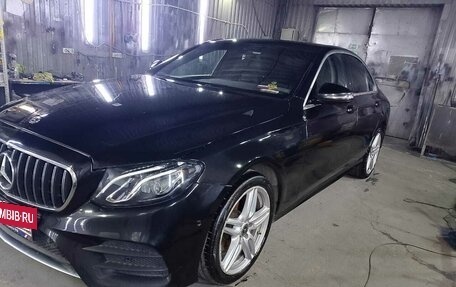 Mercedes-Benz E-Класс, 2019 год, 1 900 000 рублей, 6 фотография