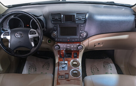 Toyota Highlander III, 2011 год, 2 349 000 рублей, 18 фотография