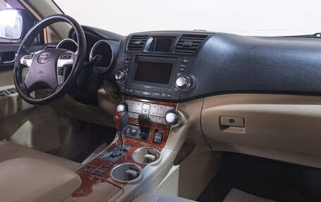 Toyota Highlander III, 2011 год, 2 349 000 рублей, 19 фотография