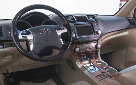 Toyota Highlander III, 2011 год, 2 349 000 рублей, 16 фотография