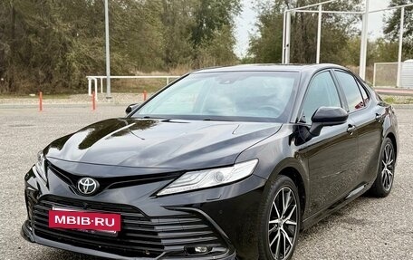 Toyota Camry, 2021 год, 3 650 000 рублей, 2 фотография