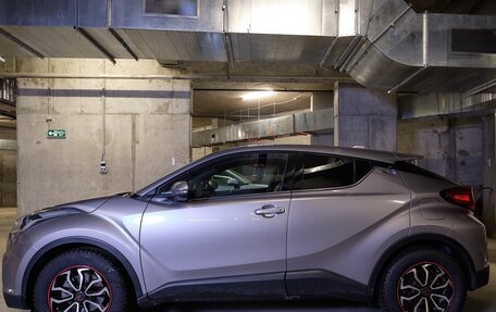 Toyota C-HR I рестайлинг, 2019 год, 2 500 000 рублей, 4 фотография