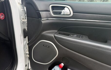 Jeep Grand Cherokee, 2018 год, 4 600 000 рублей, 22 фотография