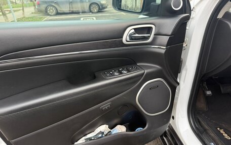 Jeep Grand Cherokee, 2018 год, 4 600 000 рублей, 28 фотография