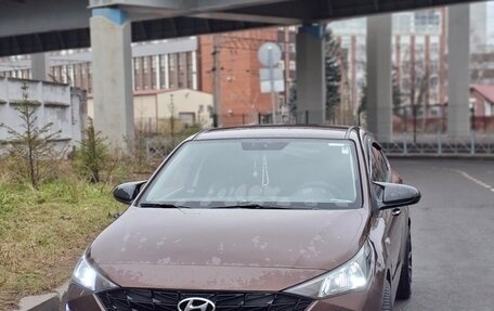 Hyundai Solaris II рестайлинг, 2021 год, 1 300 000 рублей, 8 фотография