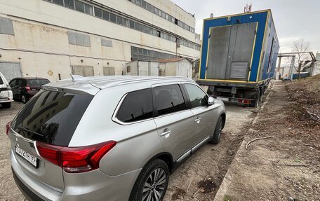 Mitsubishi Outlander III рестайлинг 3, 2019 год, 2 200 000 рублей, 4 фотография