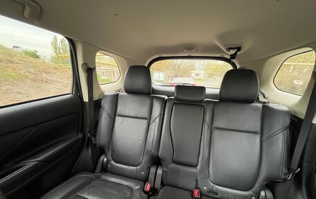 Mitsubishi Outlander III рестайлинг 3, 2019 год, 2 200 000 рублей, 6 фотография