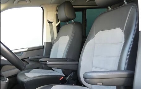 Volkswagen Multivan T6 рестайлинг, 2021 год, 5 500 000 рублей, 7 фотография