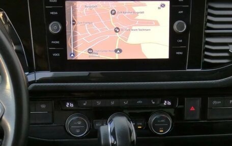 Volkswagen Multivan T6 рестайлинг, 2021 год, 5 500 000 рублей, 10 фотография