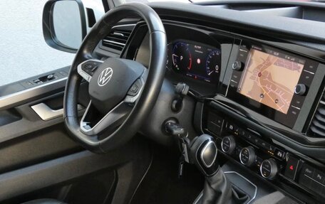 Volkswagen Multivan T6 рестайлинг, 2021 год, 5 500 000 рублей, 11 фотография