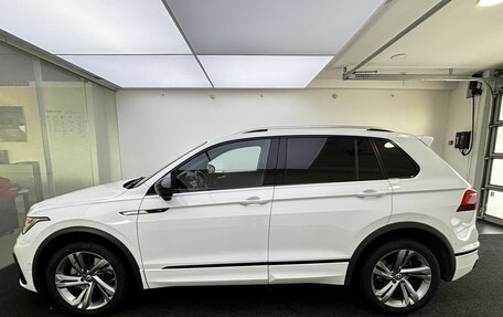 Volkswagen Tiguan II, 2021 год, 4 799 000 рублей, 8 фотография
