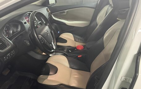 Volvo V40 Cross Country I, 2019 год, 2 400 000 рублей, 5 фотография