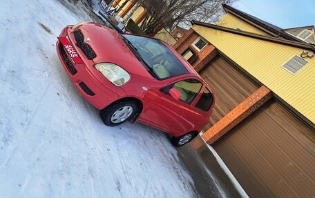 Toyota Vitz, 2003 год, 570 000 рублей, 1 фотография