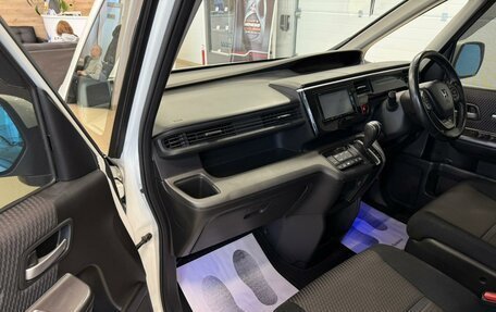 Honda Stepwgn IV, 2015 год, 2 099 900 рублей, 12 фотография