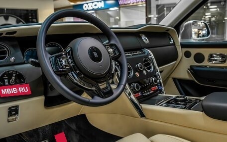 Rolls-Royce Cullinan, 2021 год, 29 900 000 рублей, 16 фотография