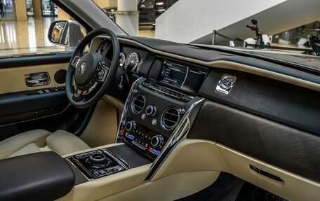 Rolls-Royce Cullinan, 2021 год, 29 900 000 рублей, 32 фотография