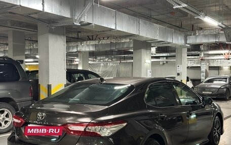 Toyota Camry, 2021 год, 3 560 000 рублей, 2 фотография