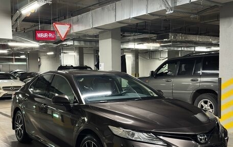 Toyota Camry, 2021 год, 3 560 000 рублей, 1 фотография