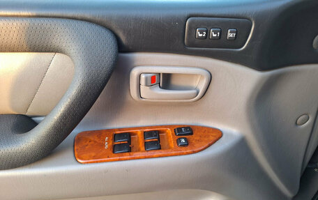 Toyota Land Cruiser 100 рестайлинг 2, 2003 год, 1 370 000 рублей, 15 фотография