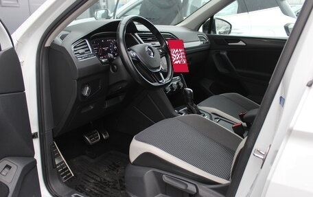 Volkswagen Tiguan II, 2020 год, 3 195 000 рублей, 6 фотография