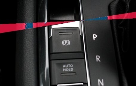 Volkswagen Tiguan II, 2020 год, 3 195 000 рублей, 18 фотография