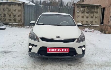 KIA Rio IV, 2018 год, 999 999 рублей, 1 фотография