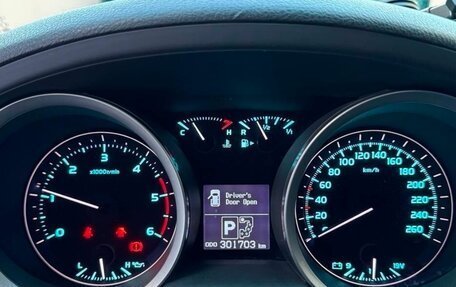 Toyota Land Cruiser 200, 2010 год, 3 100 000 рублей, 17 фотография