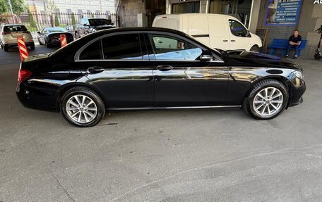 Mercedes-Benz E-Класс, 2019 год, 1 850 000 рублей, 4 фотография