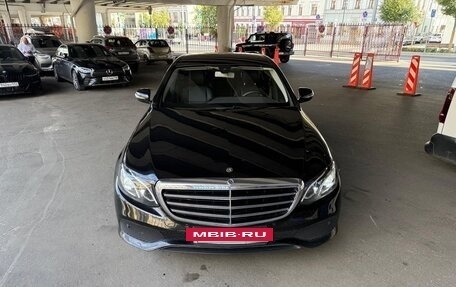 Mercedes-Benz E-Класс, 2019 год, 1 850 000 рублей, 3 фотография