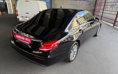 Mercedes-Benz E-Класс, 2019 год, 1 850 000 рублей, 6 фотография