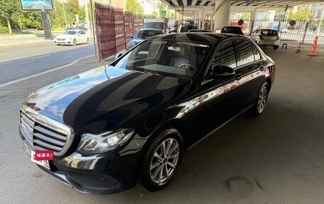 Mercedes-Benz E-Класс, 2019 год, 1 850 000 рублей, 2 фотография