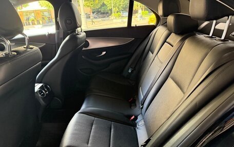 Mercedes-Benz E-Класс, 2019 год, 1 850 000 рублей, 15 фотография