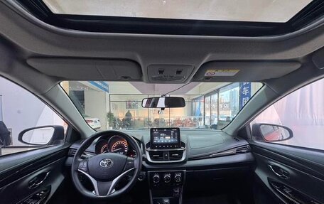 Toyota Yaris XP150 рестайлинг, 2022 год, 1 040 000 рублей, 9 фотография